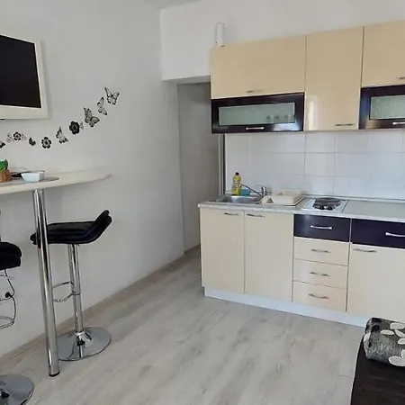 Apartmani Zana Pirovac Exterior foto