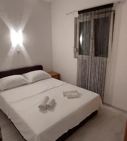 Apartmani Zana Pirovac Exterior foto