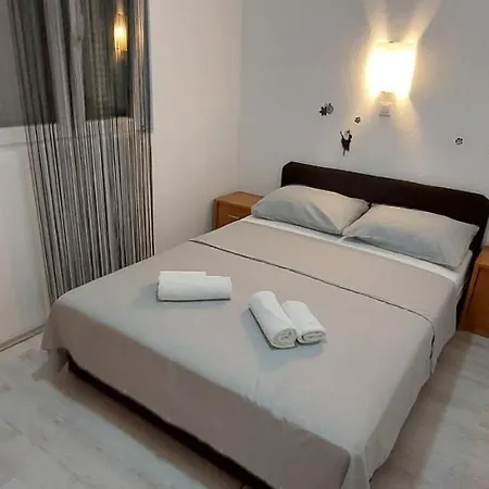 Apartmani Zana Pirovac Exterior foto