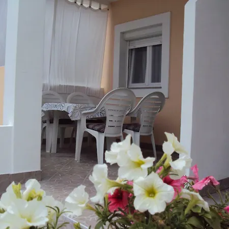 Apartmani Zana Pirovac Exterior foto