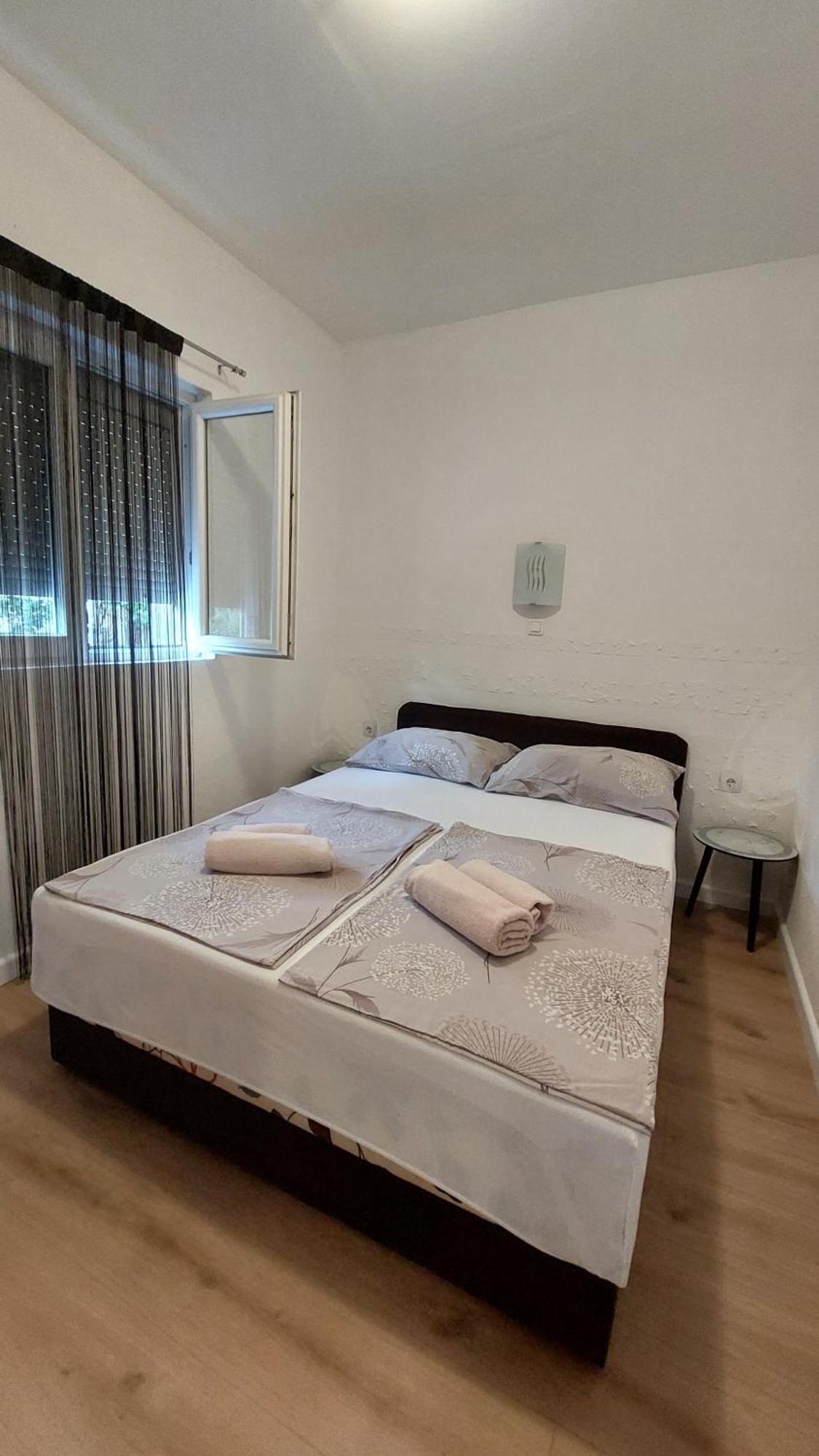 Apartment Zana *