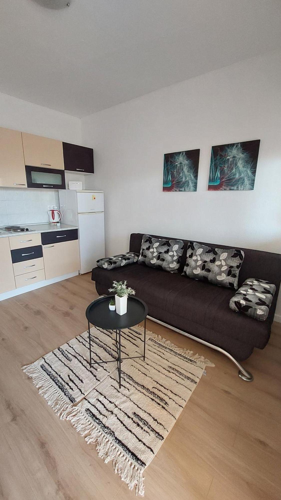 Zana Apartment *