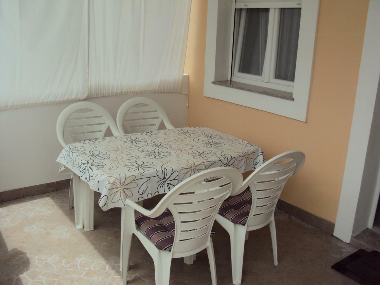Apartment Zana Pirovac